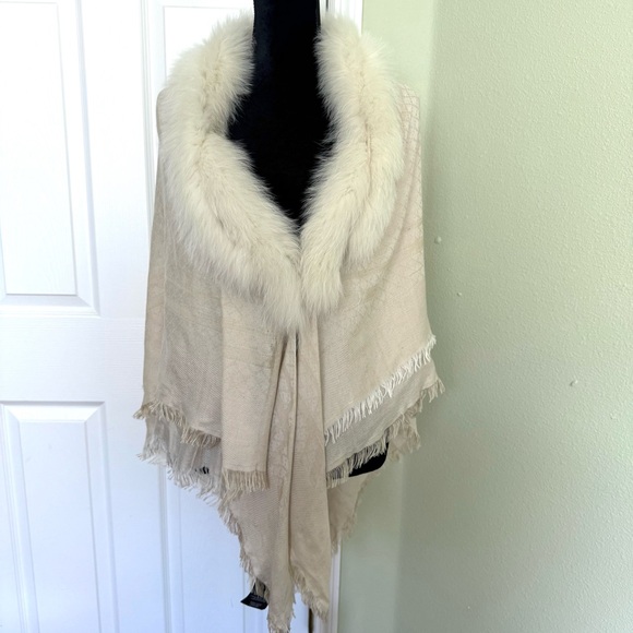 GUCCI Cream Wool Silk Fox Fur Trim Shawl Scarf - Picture 1 of 15
